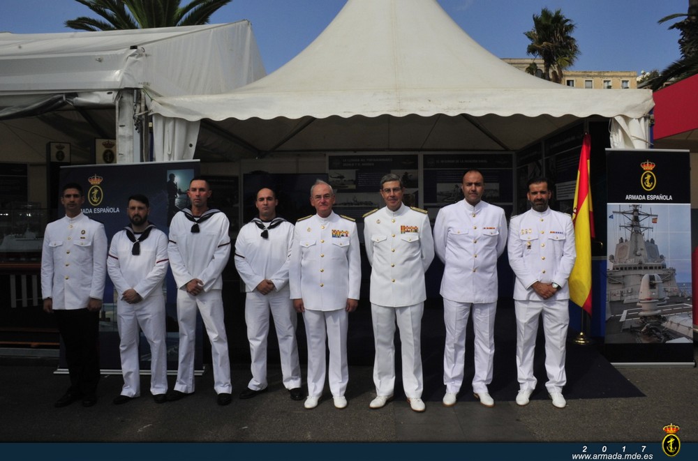 Visita AJEMA al stand Armada española en salón náutico